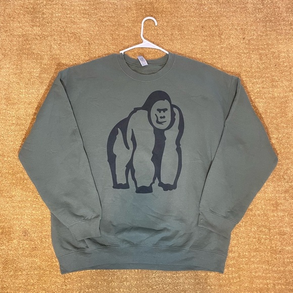 Gildan Other - Gildan Green Men’s Crewneck Sweater Size XL With Gorilla Print